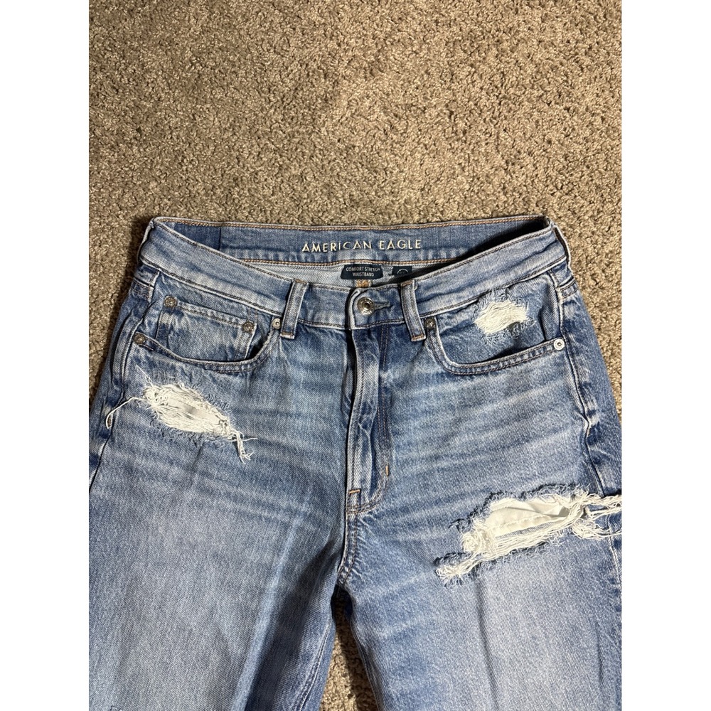 American Eagle High Waisted Baggy Distressed Light Wash Jeans Women Size 6 - Picture 2 of 9
